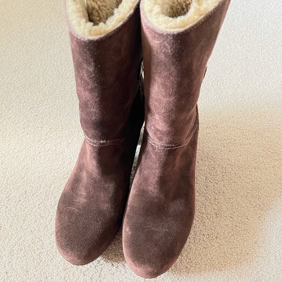 UGG Amoret (Java) Boots Size 9 - Slightly Used - Picture 2 of 6